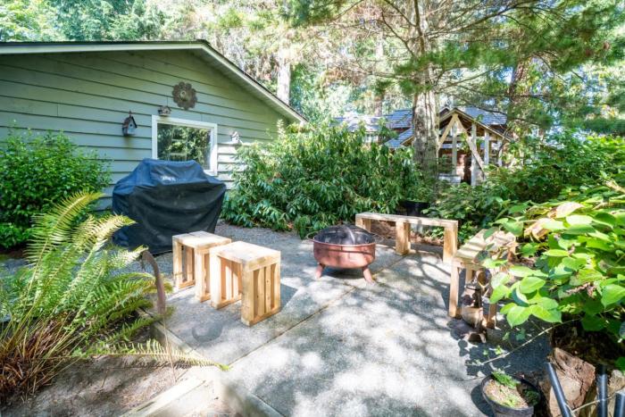 Quiet Bainbridge Retreat for 6