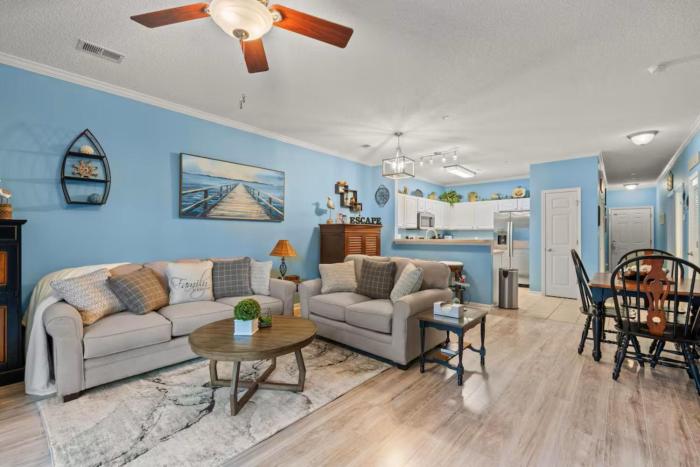 Riverwalk Gem, Peaceful Beach and Golf Getaway