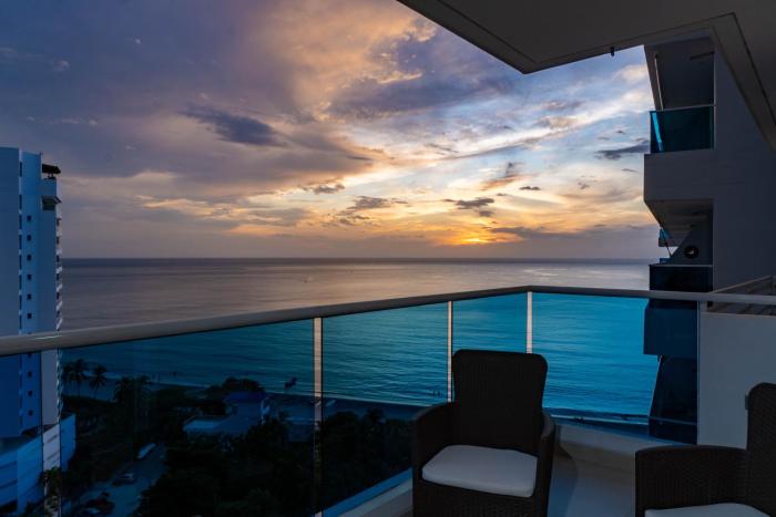 Apto con Vista al Mar, Piscinas, jacuzzis y club de playa en Reserva del Mar