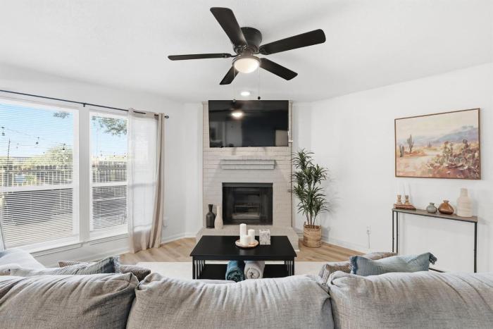 2BD Modern Townhouse - Mins to 6 Flags UT & More