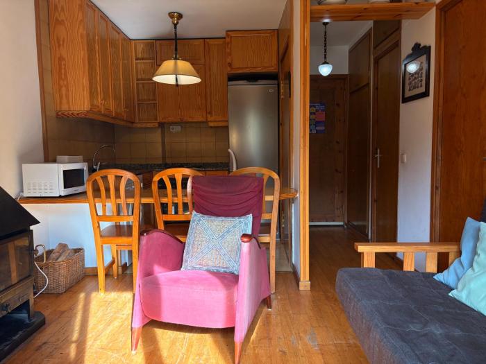 Chimenea en invierno, piscina en verano - Herbasabina 3