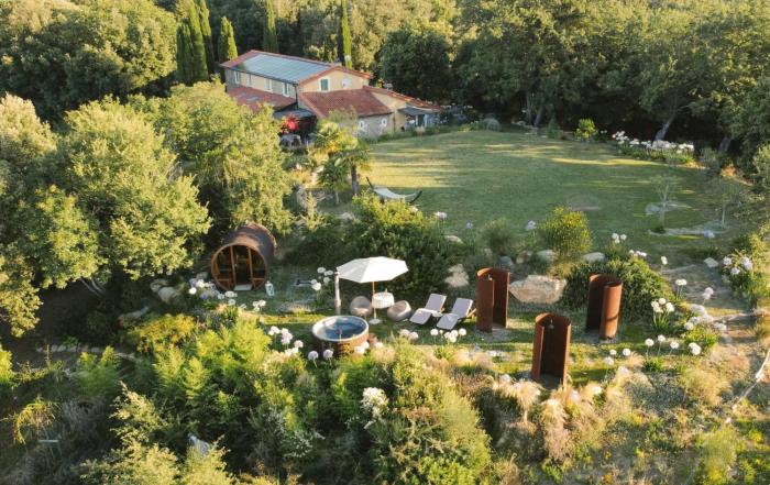 Podere La Gualda Vecchia alloggi di charme immersi nel Giardino Emozionale outdoor SPA