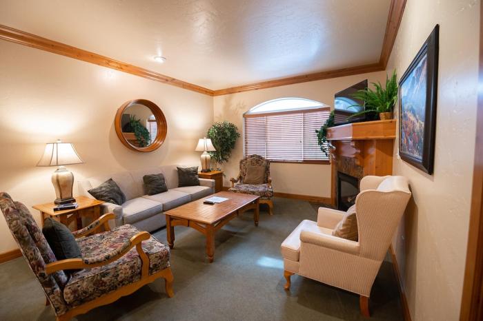 Family-Friendly Zermatt King Villa with Kitchen Near Park City - #1072