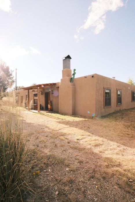 Casita Mistica A Southwest Adobe Field Home
