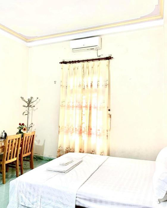 Khách Sạn Phong Châu Sốp Cộp