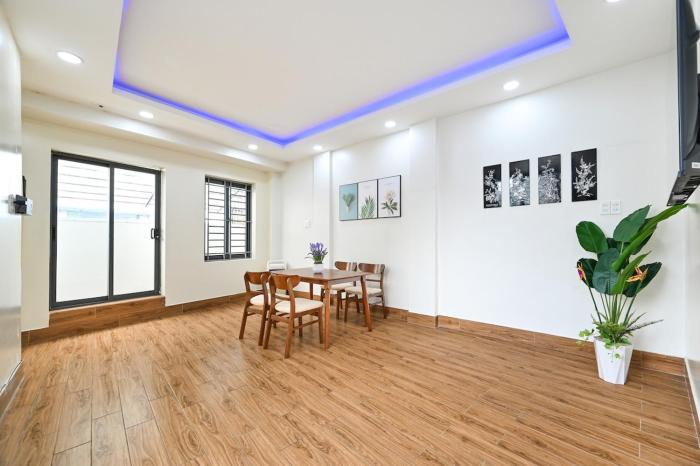 Spacious City 2Bed 1Bath Upstairs Home