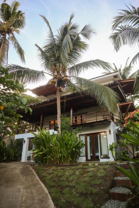 Lusty Glaze Villa Siargao