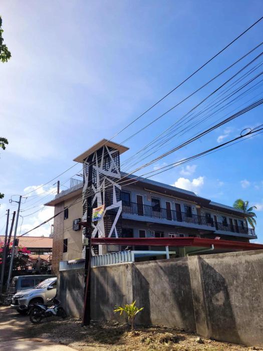 J & V Deluxx Apartments