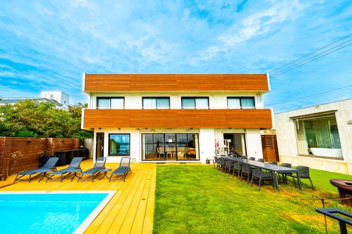 Moroisoso モロイソソウ 大型温水プール付 高級貸切ヴィラ BBQ＆プライベートビーチ