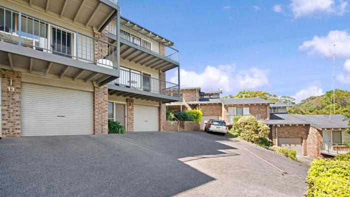 Clareview - Pool & Views