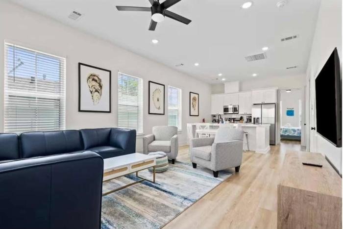 New! Family-Pet 4BR 3BA Midtown, Sleeps 14, EV