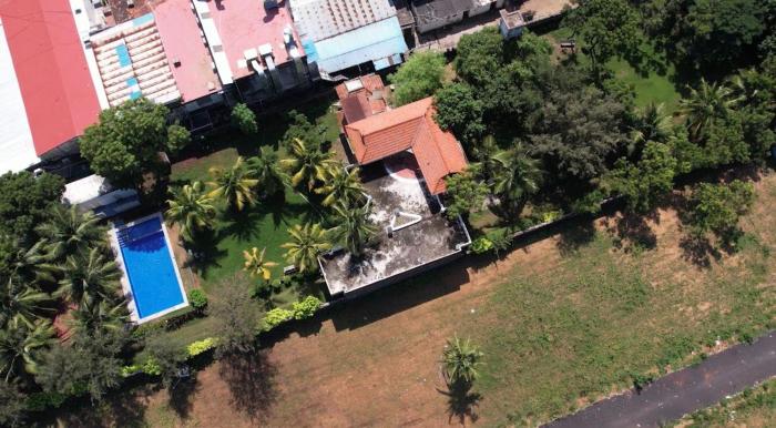 Divu - Azure Opulence Beachfront Villa