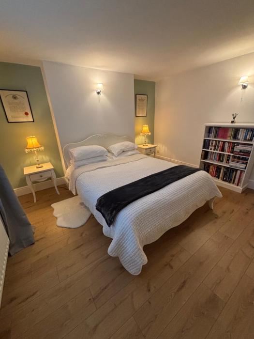 Beautiful Modern Central Flat