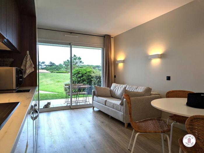 Appart rénové, 3pers avec terrasse et piscine D18