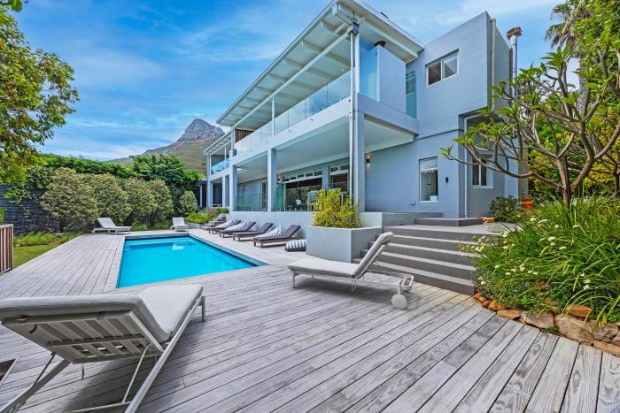 Shanklin Villa - Sleeps 14