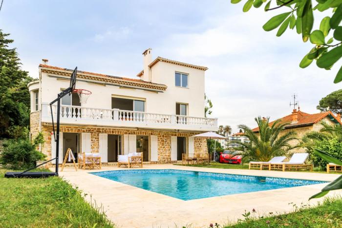 Large villa near beach, sea view, islands & bay of Cannes, 7 bedrooms