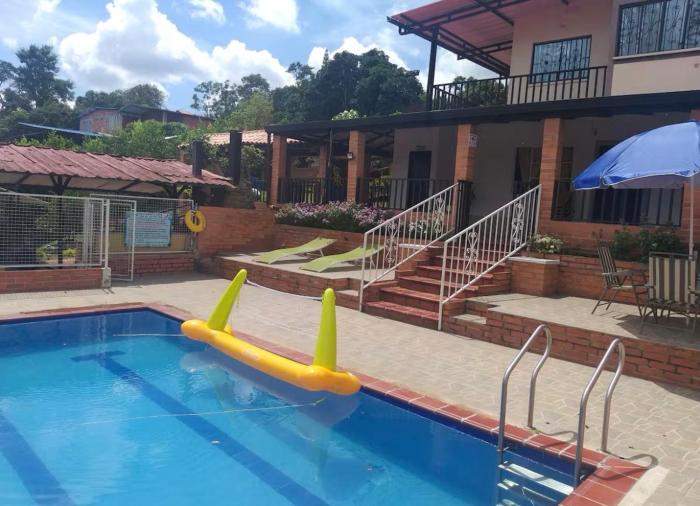 Los Pinos Casa de Campo