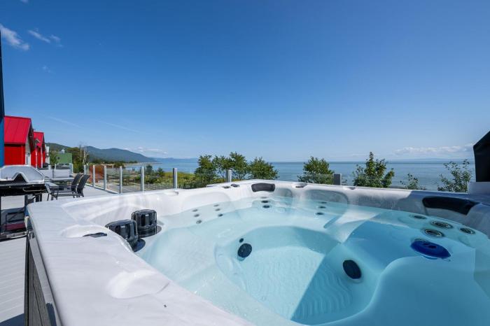 Mer et Mont 1223: Spa & River Views Near Le Massif