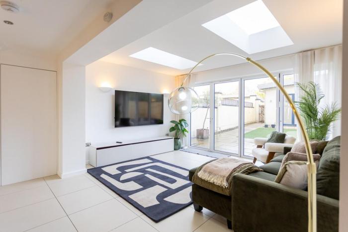 4BR House with Garden at Cardiff bay