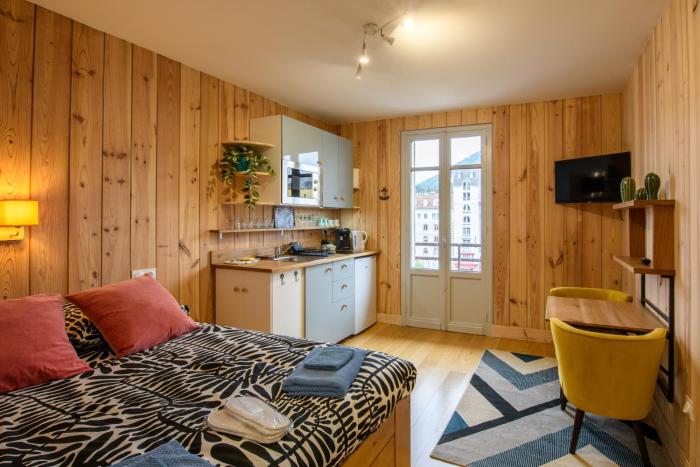 Le Chalet du sanctuaire vue sur le Gave de Pau
