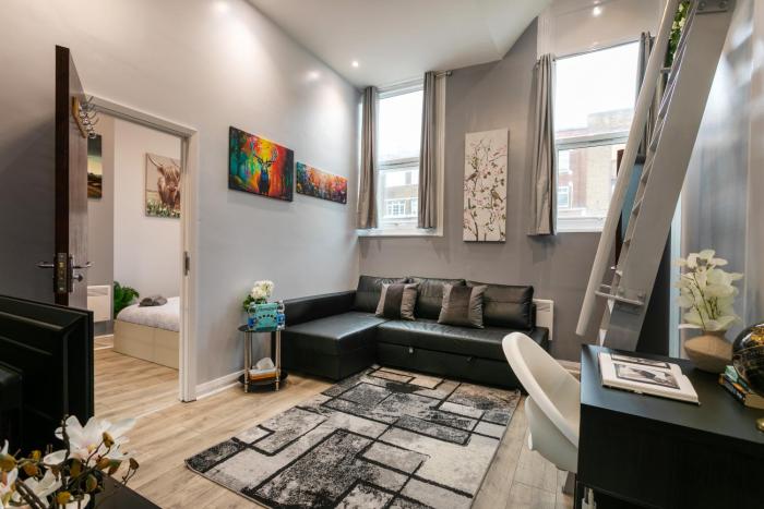 Orchard House - Luxury 2BR City Centre Retreat - Sleeps up to 8 - Parking