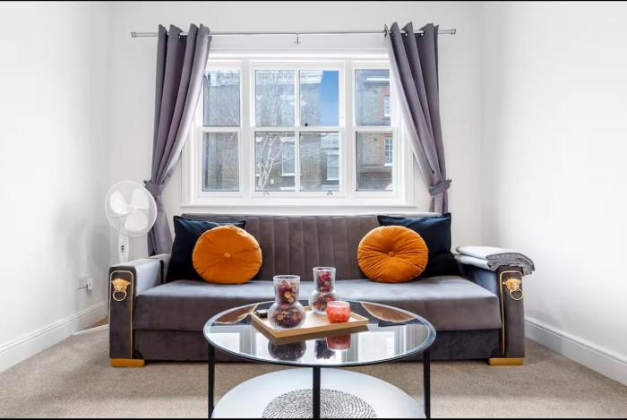 Bright N1 Family Home