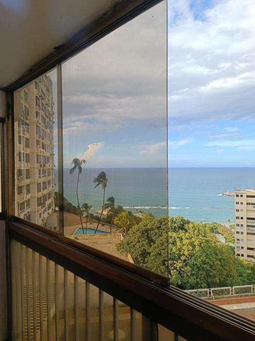 Apartamento cerca del aeropuerto con vistas al mar