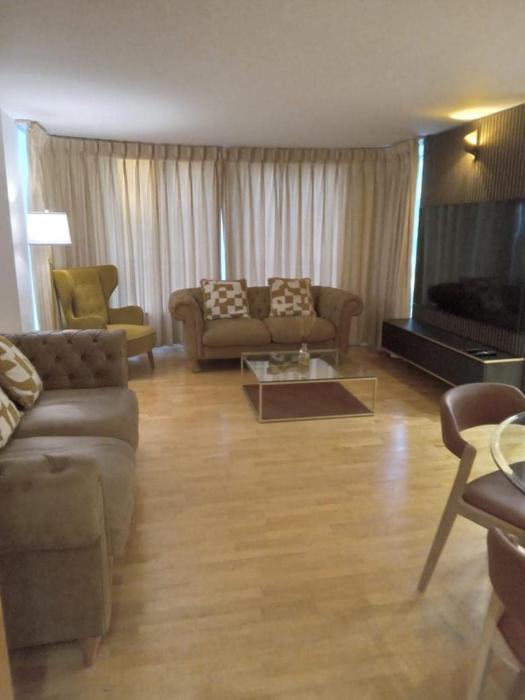 Luxury 2 Bedroom Apartment with Balcony in W9