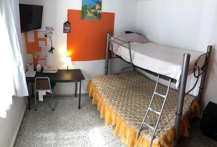 Private room with air conditioning in Downtown Office Parking