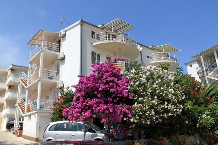 Apartments with parking space Rastici, Ciovo - 6863