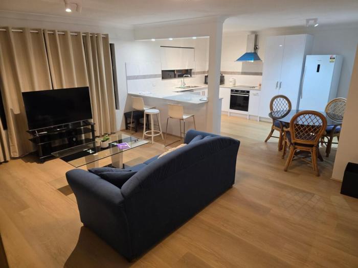 Modern 2 Bedroom Apartment 1 lock garage