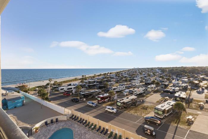 Renaissance Tower 0508