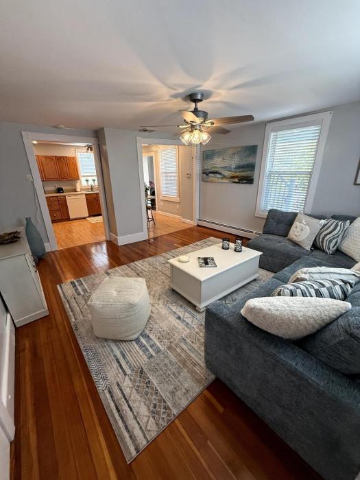 Bright 2BR by the Beach & Near Historic Salem