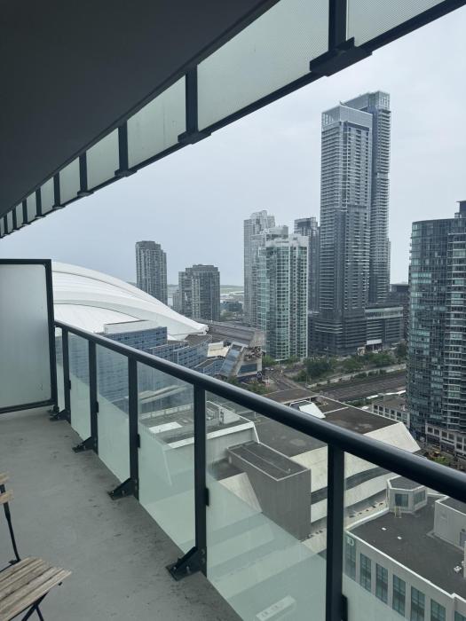 Lush 3 Bedroom Condo by CN Tower - Free Parking