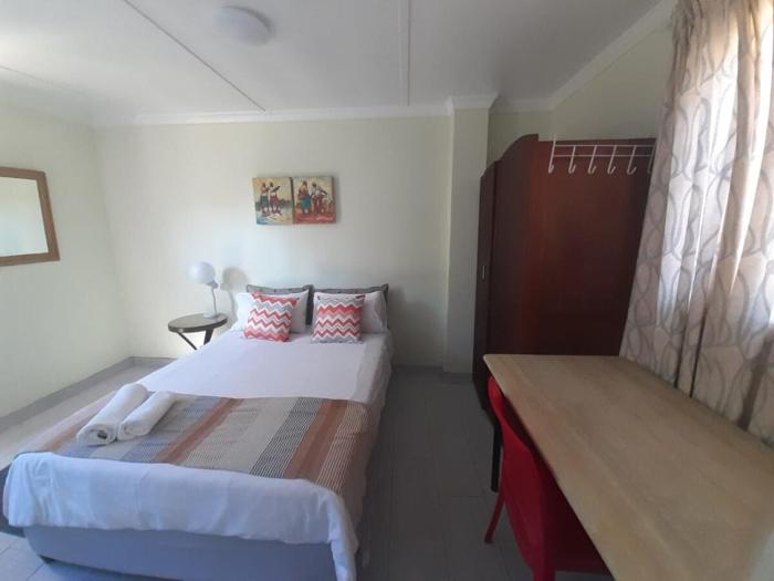 Studio with bathroom, kitchen in beautiful garden setting