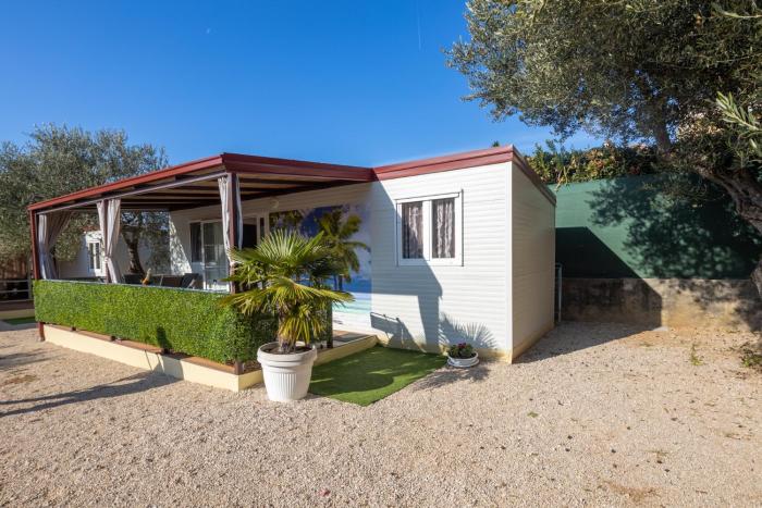 Seaview Beach Camp Maslina