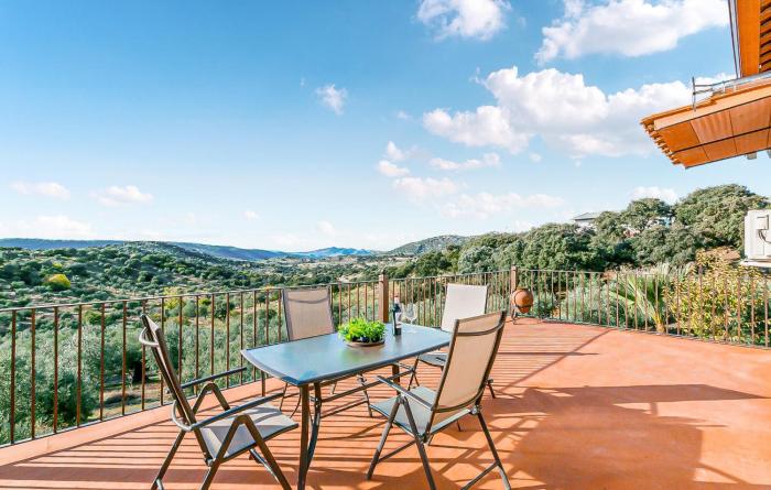 Amazing Home In Villanueva Del Rey