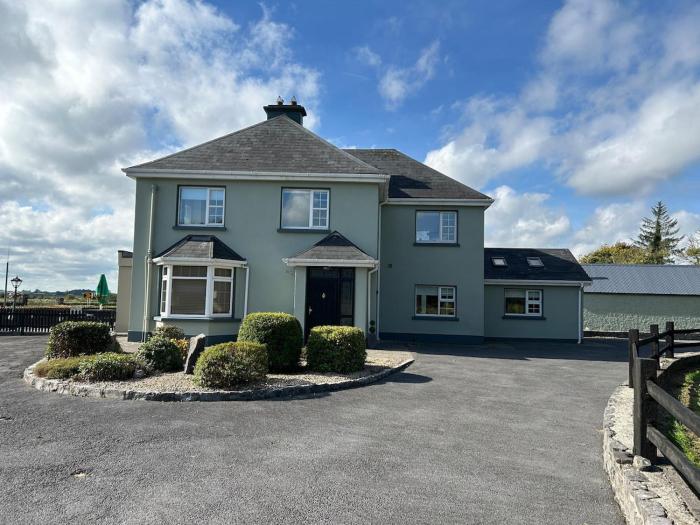 6 bed house, 4 bath house in Brickens