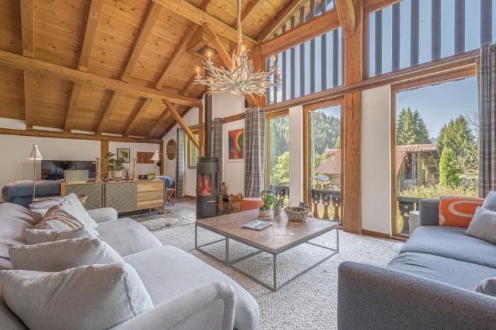 Hot tub, Sauna, Private shuttle and Privacy - 14 ppl - Stunning Ferme Liberté