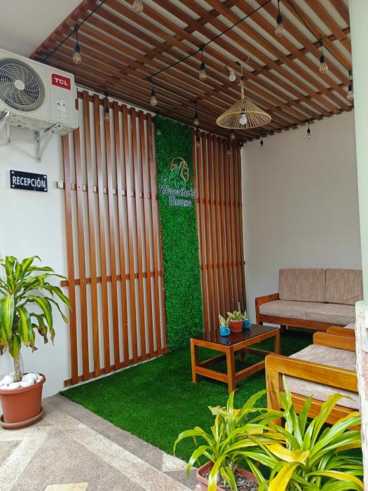 Teresitas House Suites con cocina privada , ideal para parejas, AC, wifi agua caliente, cerca del aeropuerto, a pocos pasos del malecón San Cristóbal