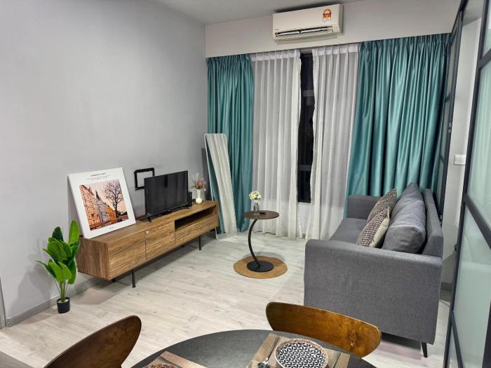 Jesselton Quay High Level City View 5 Pax