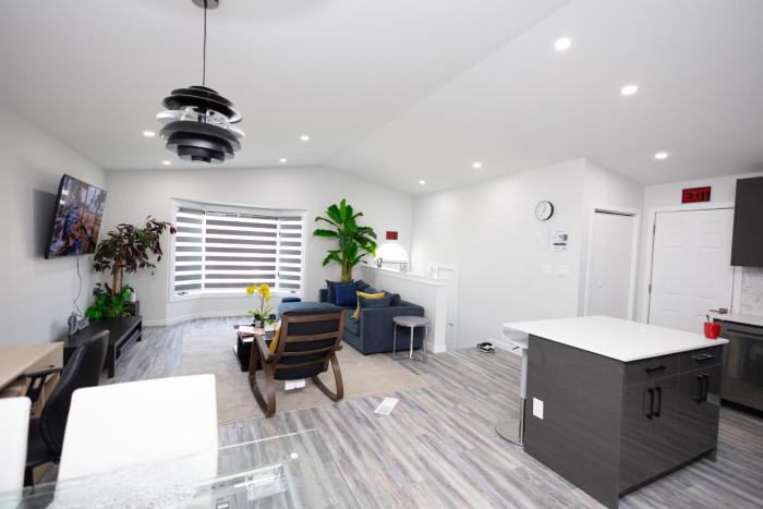 3 - Bedrooms Cozy Cove Extension