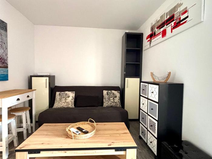 Appartement climatisé avec parking et wifi à 150m de la plage - FR-1-748-35