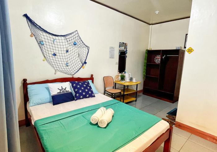 Comfortable Studio Near the Beach and Town Center with Free Parking by Bantayan Paw and Palm Stays