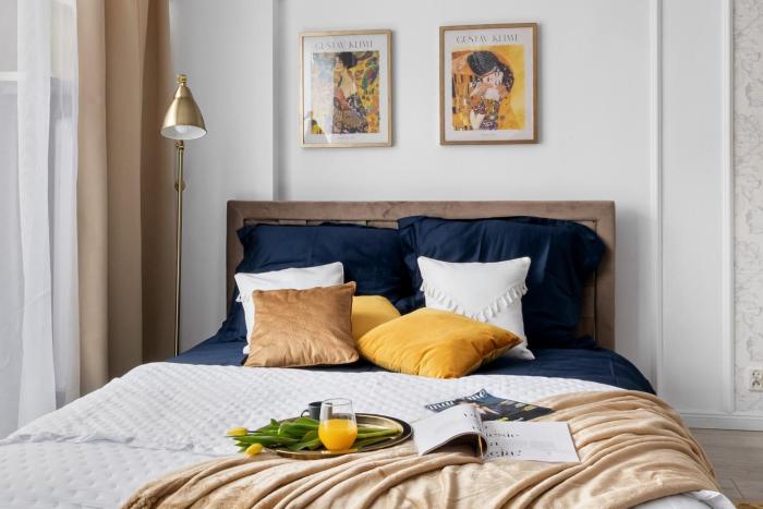 Deluxe Studio Apartment with AC only 900 m to Central Station