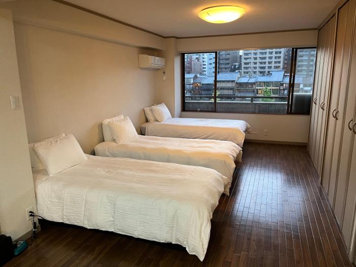 祇園四条駅から歩いて3分ベッド3台3階部分エレベーター無し