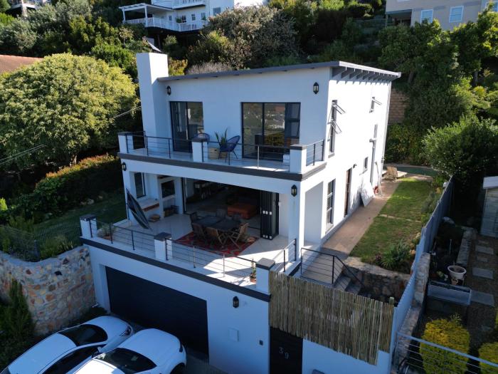 Spacious Seaside Escape - Pool,Fireplace,Great view