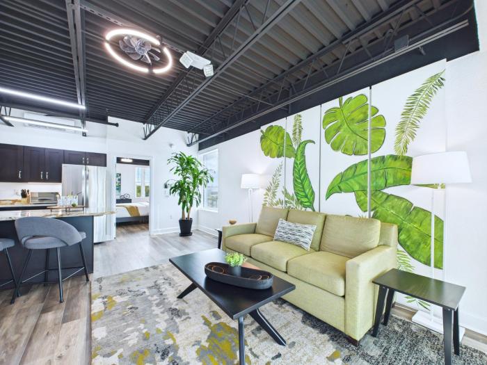 Stay, Park & Cruise! Modern Loft by Port -Unit 200