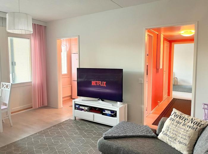 Next to a ski trail & free parking