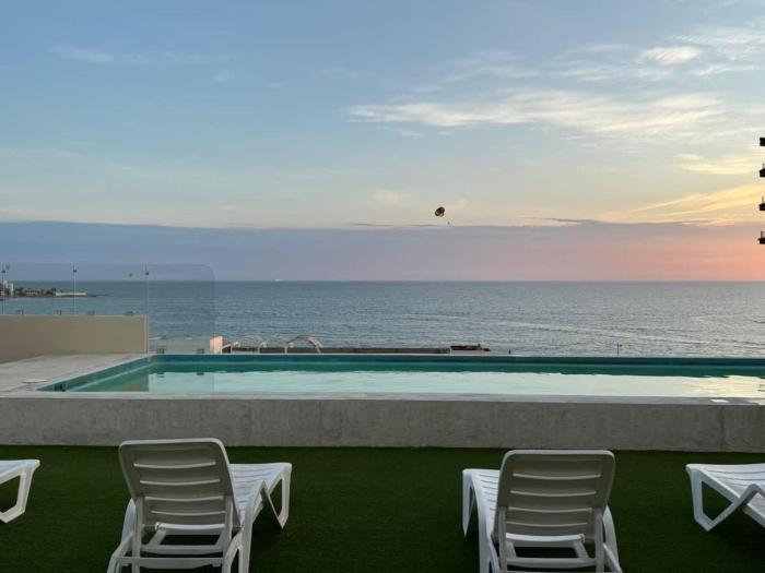 Beautiful apartment steps from the beach